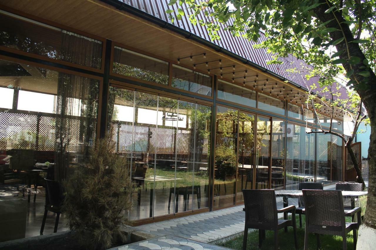 Firuze Hotel & Restaurant Şǝki Buitenkant foto