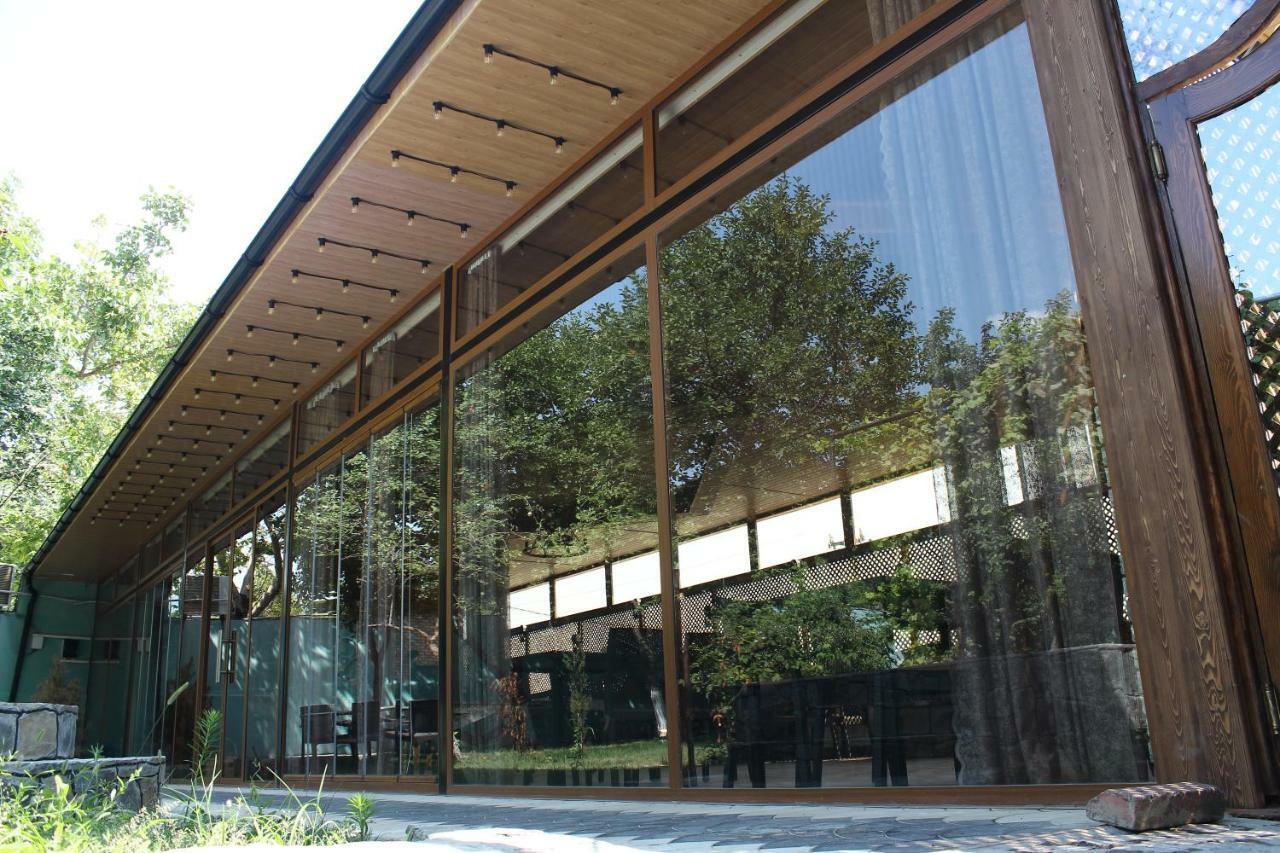 Firuze Hotel & Restaurant Şǝki Buitenkant foto