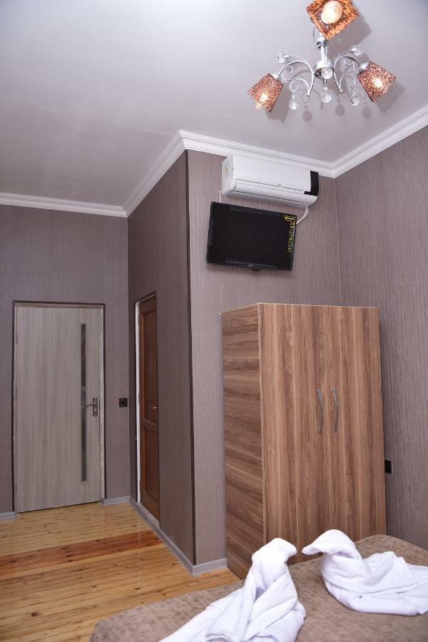 Firuze Hotel & Restaurant Şǝki Buitenkant foto