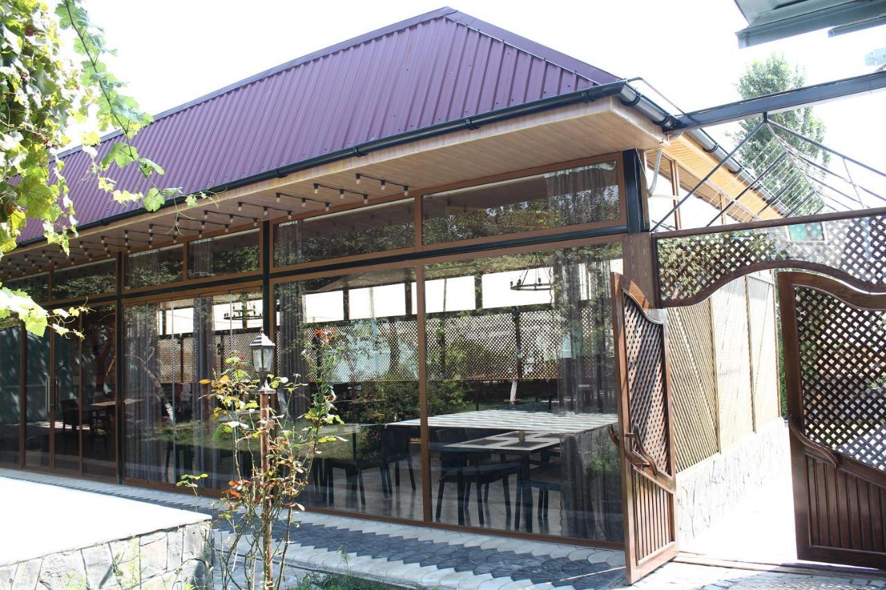 Firuze Hotel & Restaurant Şǝki Buitenkant foto
